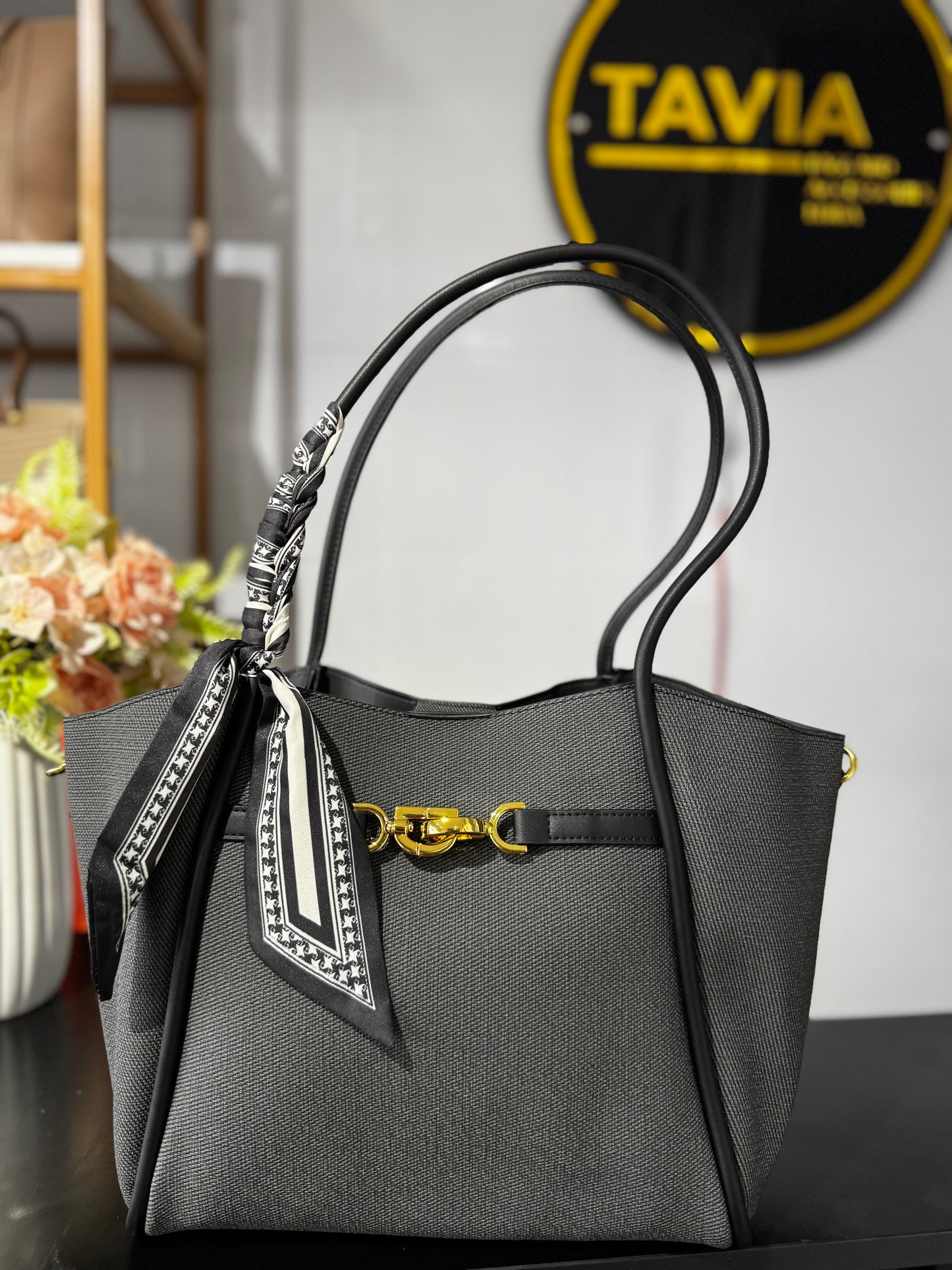 Amira tote bag
