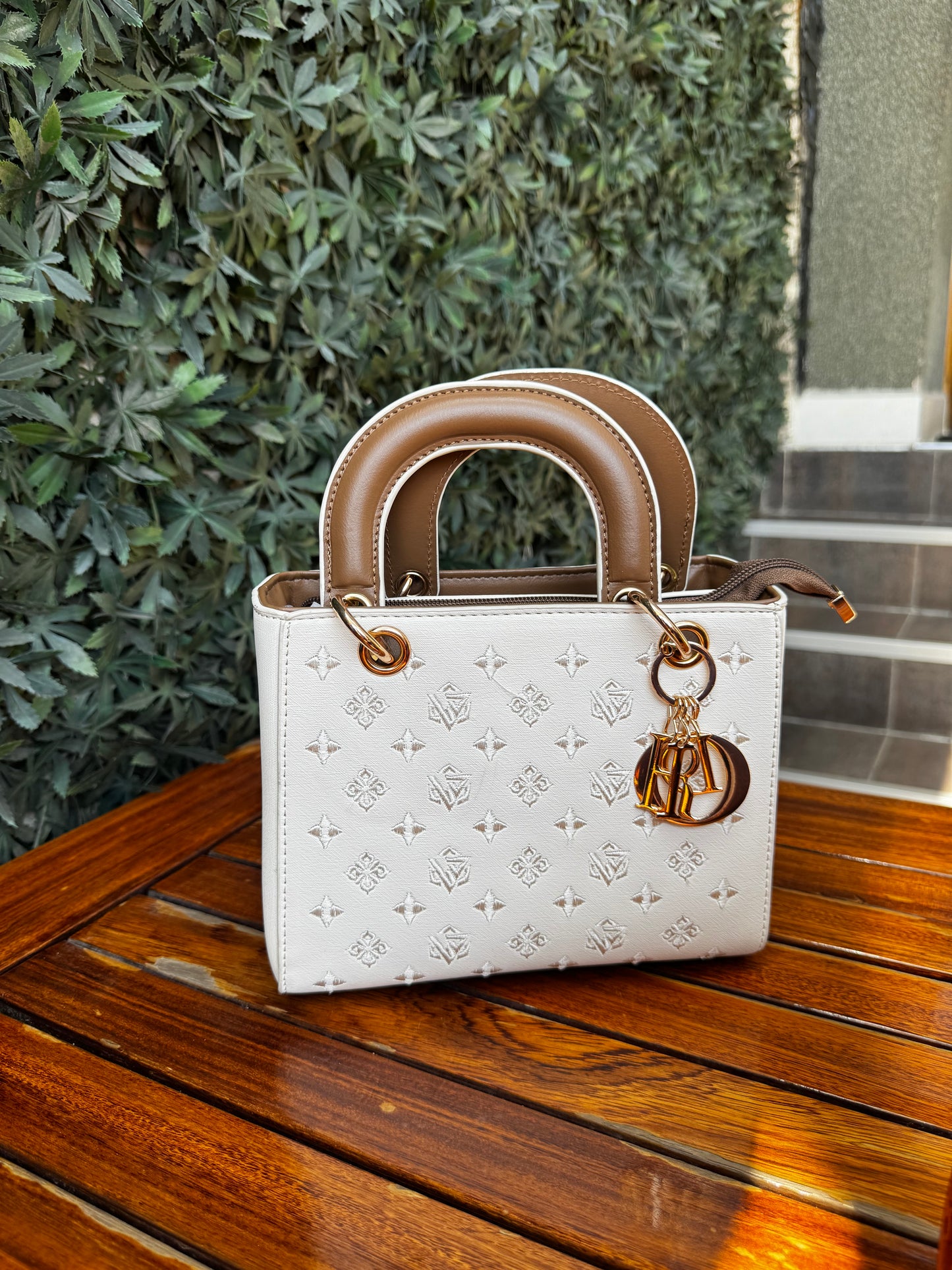 Avery crossbody bag