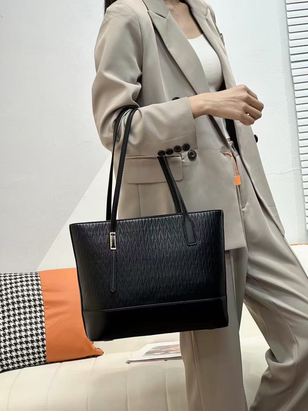 Nadya tote bag