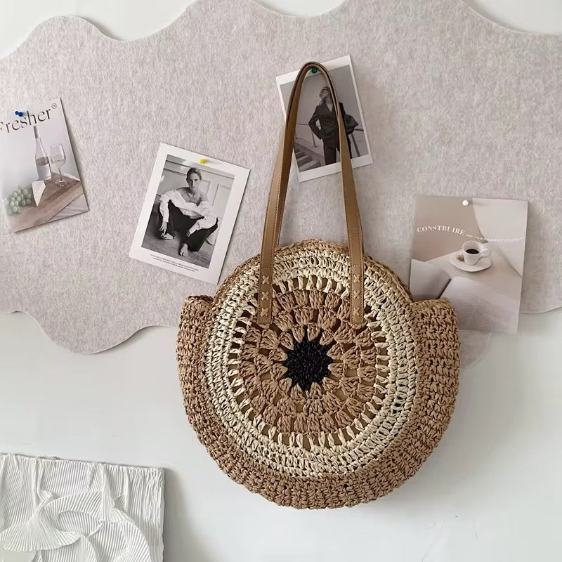 Round straw bag