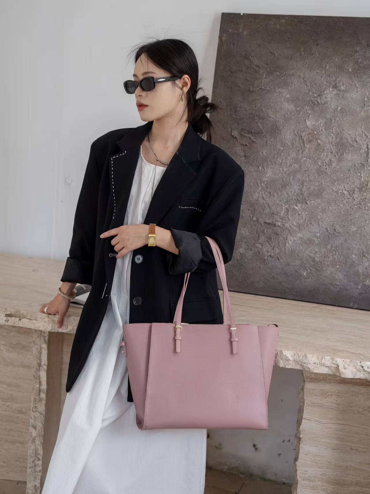 Anne tote bag