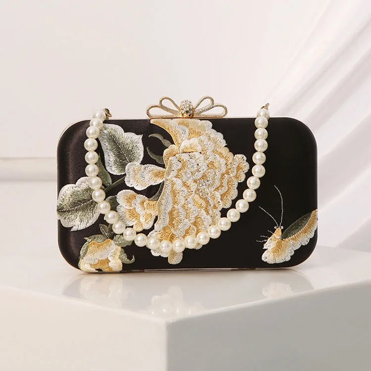 Embroidery clutch bag