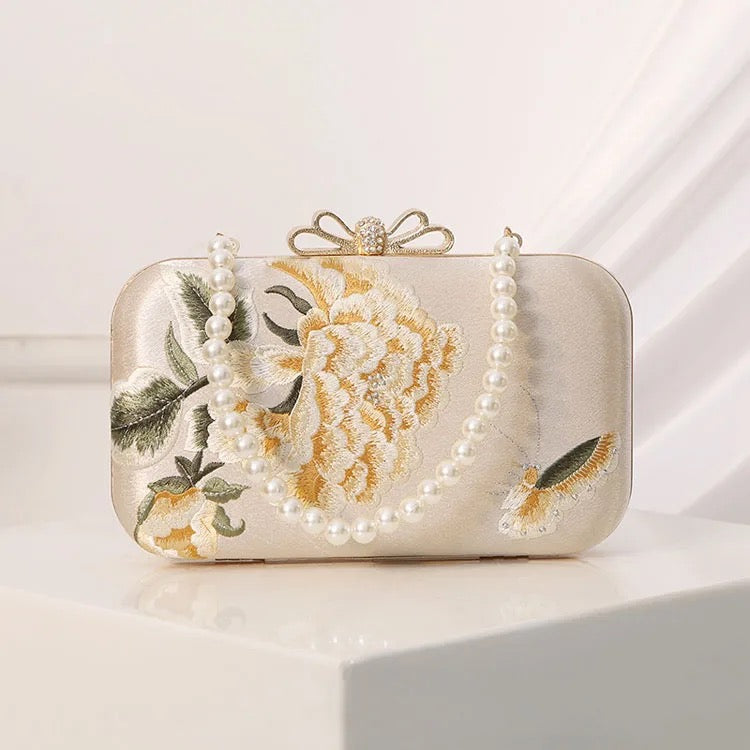 Embroidery clutch bag