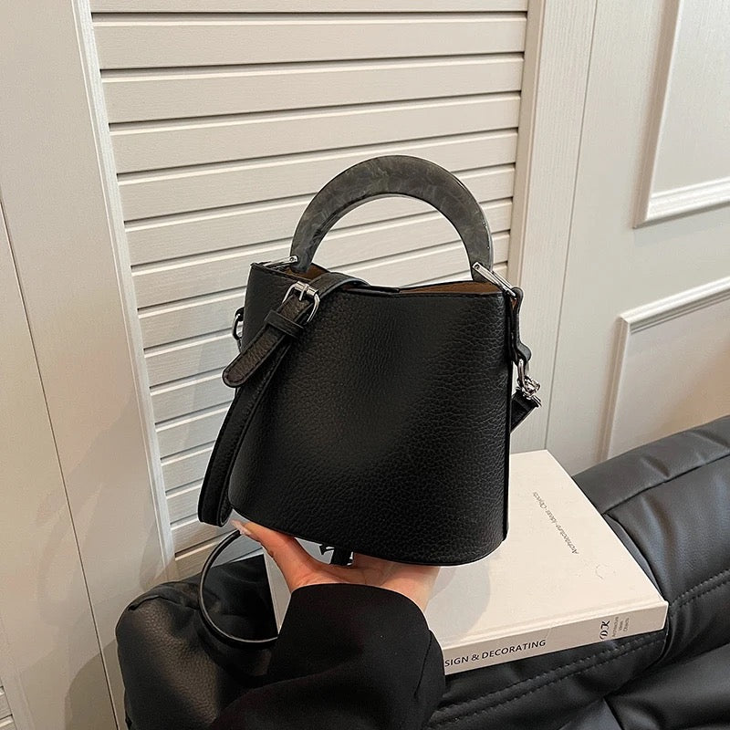 Linda bucket bag